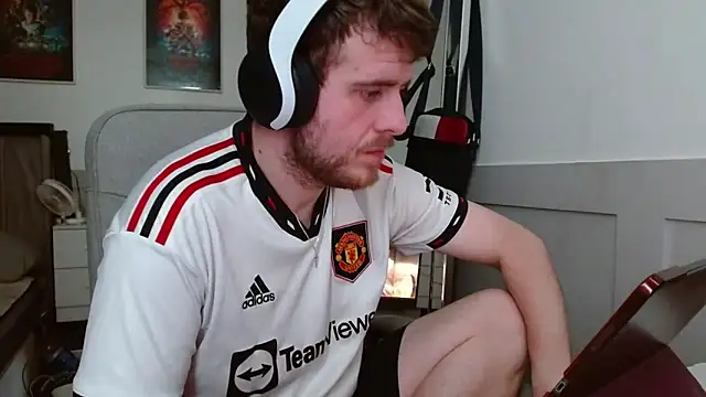 Snapshot of maxy49 chatting on November 30, 2025, 1:26 pm maxy49 online show from November 30, 2025, 1:26 pm