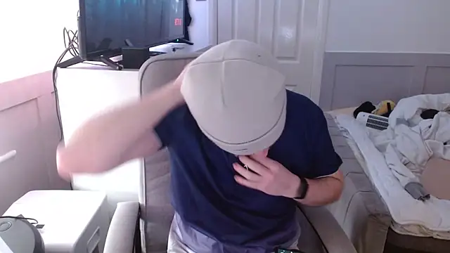 Snapshot of maxy49 chatting on January 13, 2026, 11:37 am maxy49 online show from January 13, 2026, 11:37 am