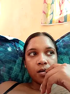 Indianqueen03 online show from May 6, 2026, 12:32 pm