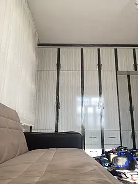 MuscleBoyy777 online show from December 12, 2024, 11:07 am