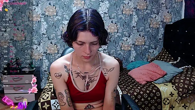 pretty cristal69 online show from April 26, 2026, 3:32 pm