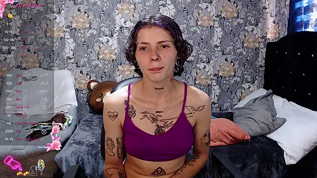 pretty cristal69 online show from May 4, 2026, 9:33 pm