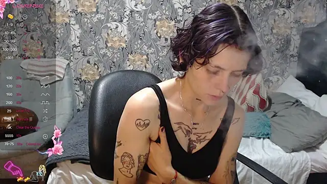 pretty cristal69 online show from June 2, 2026, 11:18 pm