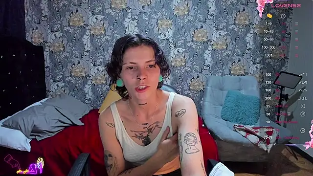 pretty cristal69 online show from July 14, 2026, 11:32 pm