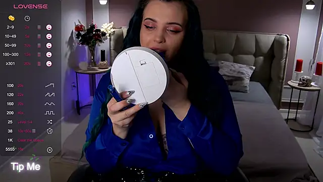 Miss Maya Mils online show from October 8, 2025, 1:03 am