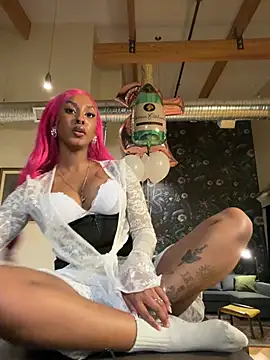 Your Paris online show from February 7, 2026, 3:32 am