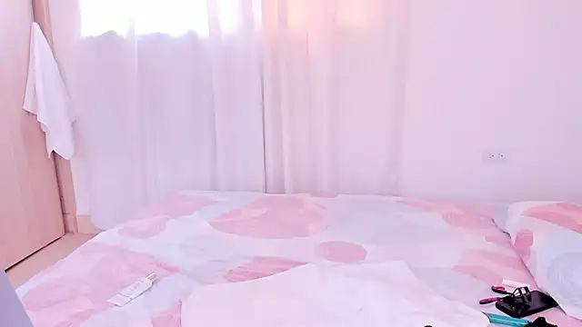 Snapshot of california_0 chatting on February 7, 2025, 8:10 pm california 0 online show from February 7, 2025, 8:10 pm