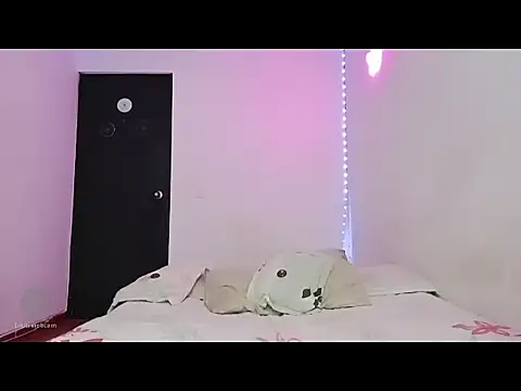 Snapshot of lucydreamm chatting on September 27, 2025, 11:32 pm lucydreamm online show from September 27, 2025, 11:32 pm