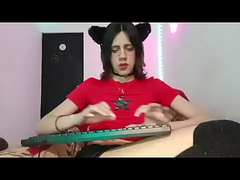 Snapshot of lucydreamm chatting on October 2, 2025, 1:34 am lucydreamm online show from October 2, 2025, 1:34 am