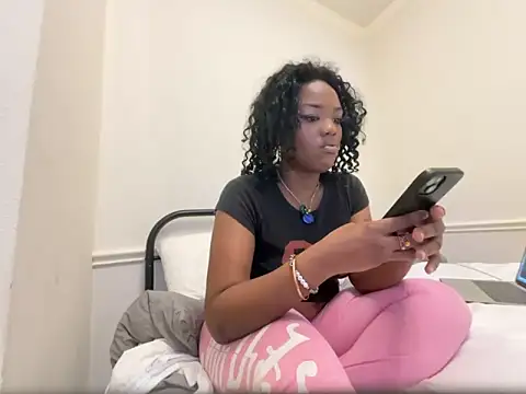 Snapshot of magicalc00ch chatting on May 15, 2026, 9:22 pm magicalc00ch online show from May 15, 2026, 9:22 pm