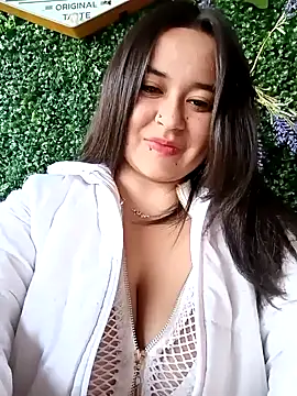 Snapshot of Cristal__04 chatting on December 16, 2024, 10:24 pm Cristal 04 online show from December 16, 2024, 10:24 pm