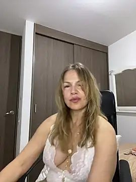 Snapshot of Leyna_liu chatting on January 18, 2025, 2:47 am Leyna liu online show from January 18, 2025, 2:47 am