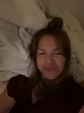 Snapshot of Leyna_liu chatting on October 25, 2025, 7:16 am Leyna liu online show from October 25, 2025, 7:16 am