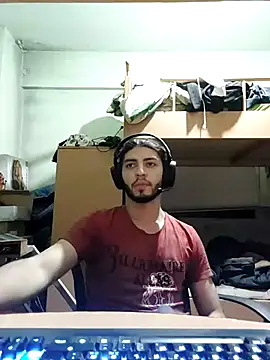 kleineid77 online show from November 8, 2025, 4:40 pm