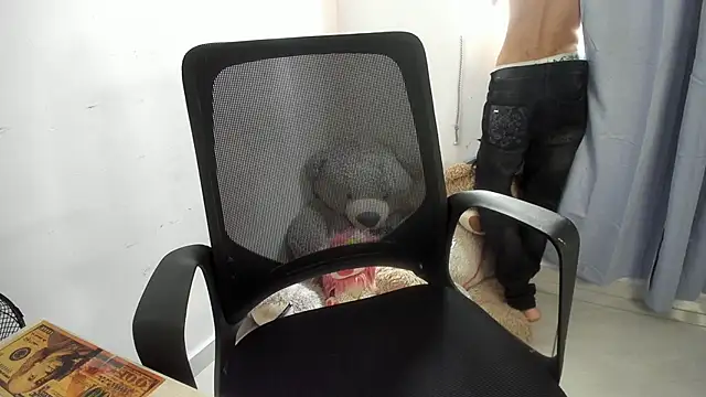 isaaclatino online show from September 15, 2025, 8:20 pm