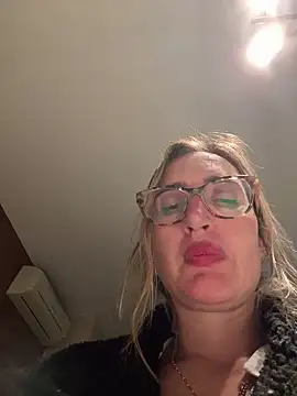 Snapshot of casalinga88 chatting on March 1, 2025, 1:43 am casalinga88 online show from March 1, 2025, 1:43 am