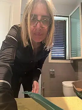 Snapshot of casalinga88 chatting on March 2, 2025, 11:18 am casalinga88 online show from March 2, 2025, 11:18 am