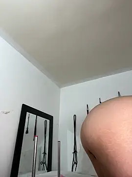 Snapshot of Miacarry chatting on March 2, 2026, 9:10 pm Miacarry online show from March 2, 2026, 9:10 pm