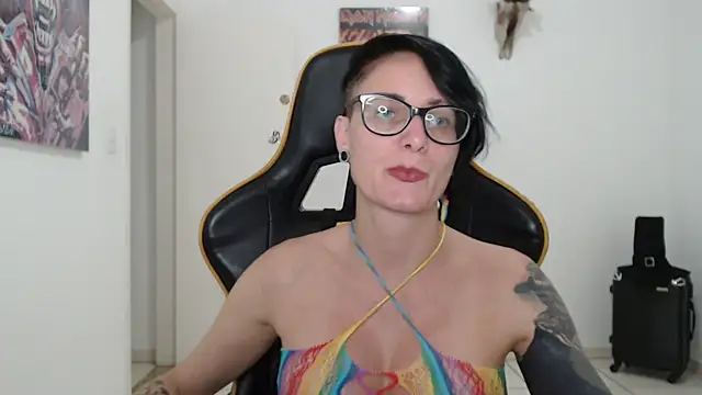 CrisBathoryxxx online show from December 8, 2024, 12:07 am