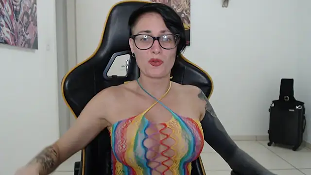 CrisBathoryxxx online show from December 8, 2024, 3:10 am