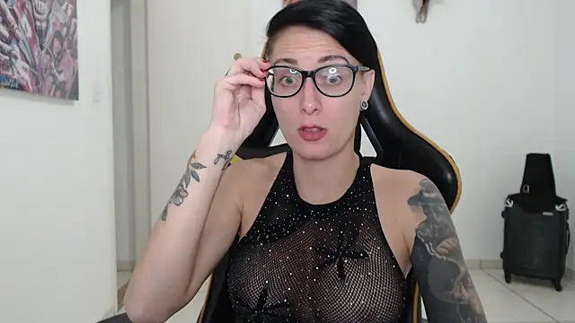 CrisBathoryxxx online show from December 12, 2024, 3:10 am