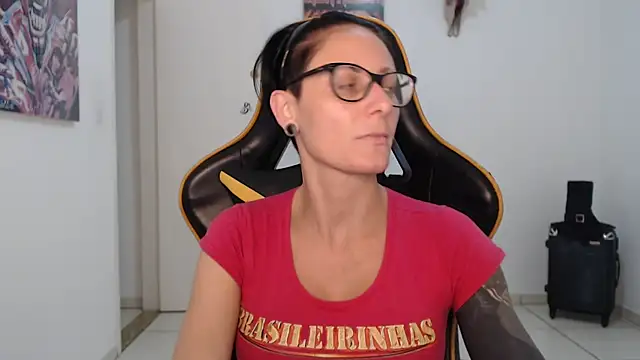 CrisBathoryxxx online show from December 28, 2024, 10:02 pm