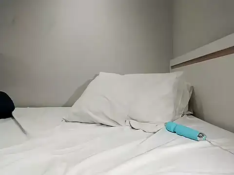 CrisBathoryxxx online show from February 13, 2025, 6:38 pm