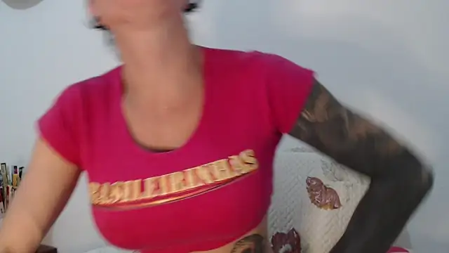 CrisBathoryxxx online show from September 13, 2025, 9:36 pm