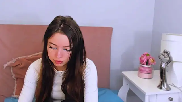 GraceLips online show from October 20, 2025, 5:35 pm