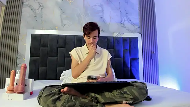 bunny maxi online show from September 25, 2025, 1:04 pm