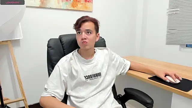 bunny maxi online show from October 29, 2025, 1:02 pm