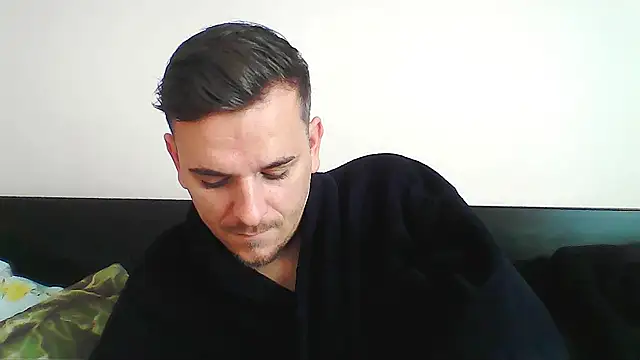 Snapshot of Huge_cock22cm chatting on October 22, 2025, 8:25 am Huge cock22cm online show from October 22, 2025, 8:25 am