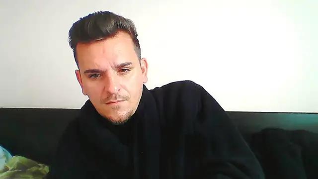 Snapshot of Huge_cock22cm chatting on October 31, 2025, 9:32 am Huge cock22cm online show from October 31, 2025, 9:32 am