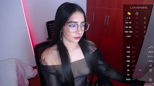 Snapshot of megan_bluee23 chatting on March 18, 2025, 2:04 pm megan bluee23 online show from March 18, 2025, 2:04 pm