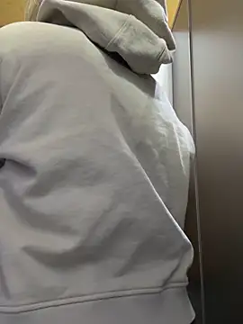 littlebitchess online show from December 15, 2025, 2:38 am