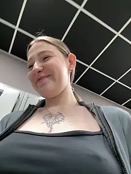 littlebitchess online show from December 21, 2025, 3:24 am