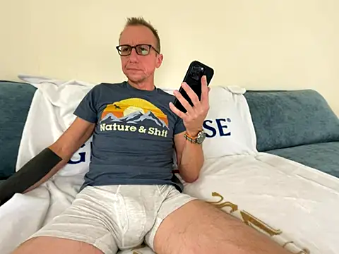 mouser21212 online show from October 29, 2025, 9:16 pm