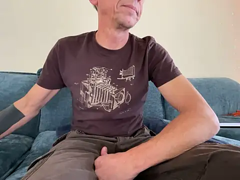 mouser21212 online show from November 29, 2025, 9:18 pm