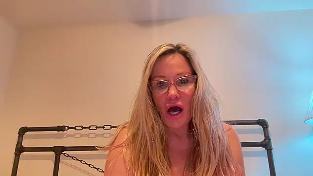 Snapshot of Milf_Goddess chatting on February 19, 2025, 1:18 am Milf Goddess online show from February 19, 2025, 1:18 am