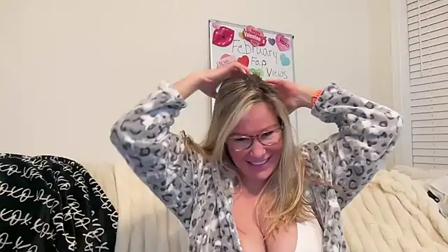 Snapshot of Milf_Goddess chatting on February 27, 2025, 4:31 am Milf Goddess online show from February 27, 2025, 4:31 am