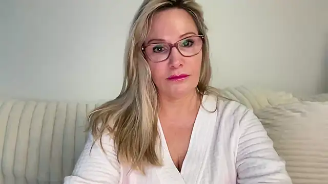 Snapshot of Milf_Goddess chatting on September 27, 2025, 6:51 am Milf Goddess online show from September 27, 2025, 6:51 am