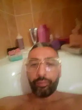 goldenhead1 online show from February 9, 2026, 3:21 am