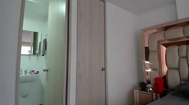 candy-sam28 online show from December 13, 2024, 4:38 pm