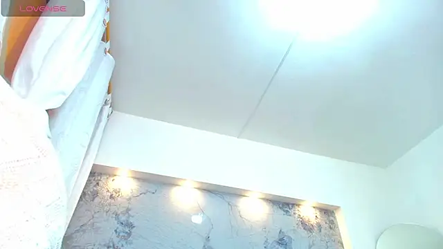 Natasha Colins1 online show from February 26, 2025, 6:21 pm