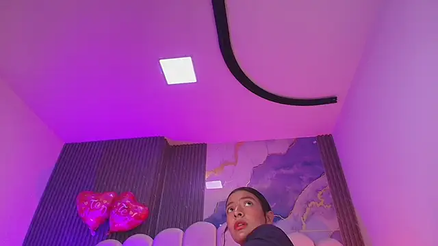 Snapshot of hot_dione chatting on March 6, 2026, 8:16 pm hot dione online show from March 6, 2026, 8:16 pm