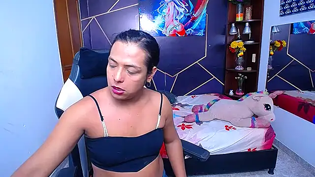 Snapshot of EmilyTsSweet chatting on October 6, 2025, 2:14 pm EmilyTsSweet online show from October 6, 2025, 2:14 pm