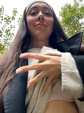 Snapshot of emiliasommer chatting on October 17, 2025, 12:52 pm emiliasommer online show from October 17, 2025, 12:52 pm