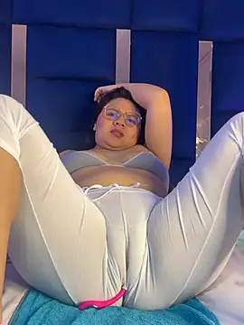 alice love052 online show from April 24, 2026, 4:26 am