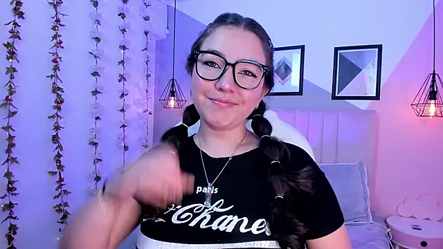 anny paris online show from March 22, 2025, 4:03 am