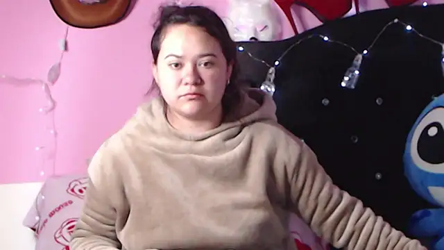 NikkiRous  online show from December 18, 2024, 1:02 pm